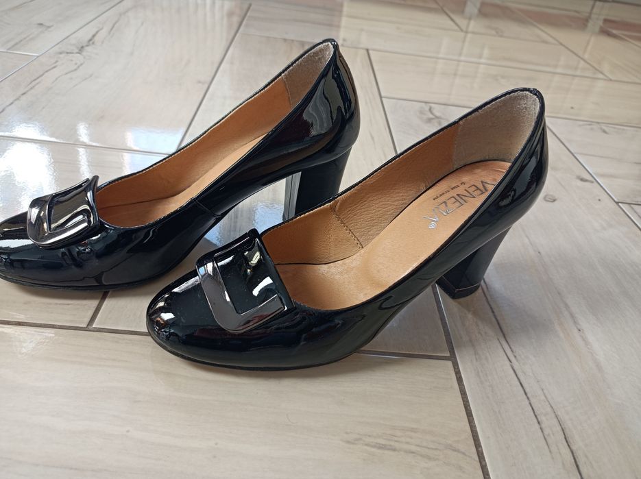 Półbuty lakierowane