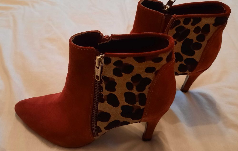 Botas de tacão em tons laranja tamanho 38