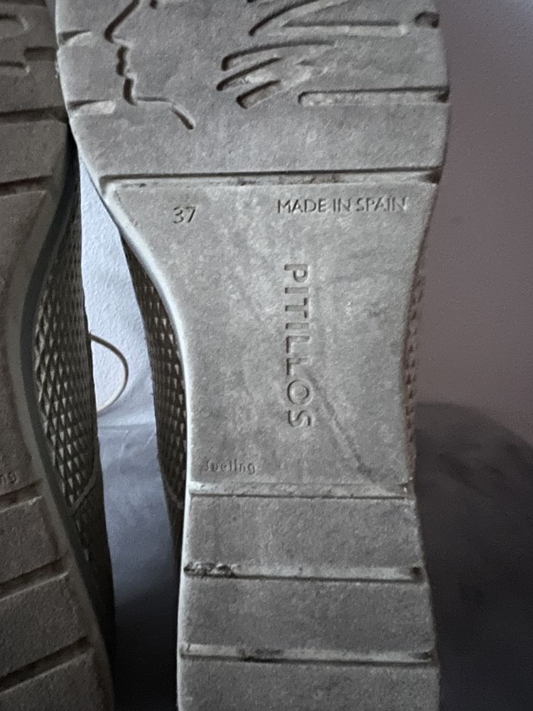Złote wiązane buty na wyższej podeszwie Pitillos roz. 37