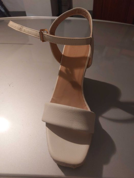 Sandálias Cunha Primark – Creme – Como Novas