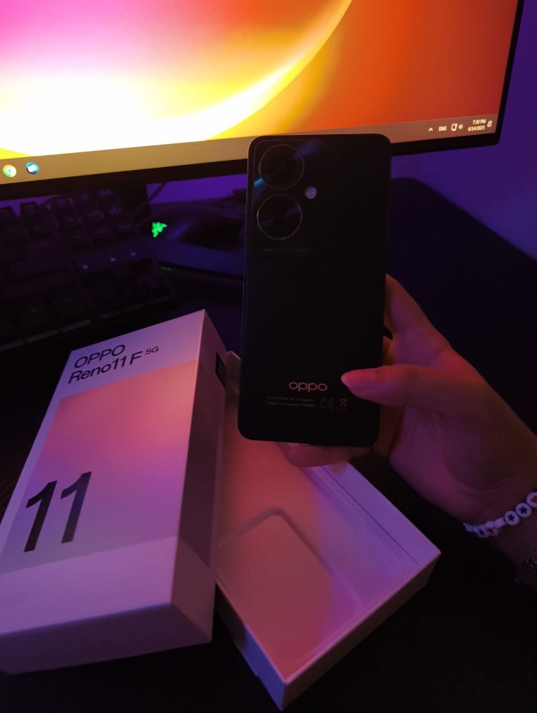 Oppo Reno 11 F 5G 256GB na caixa Fatura 2 anos de garantia