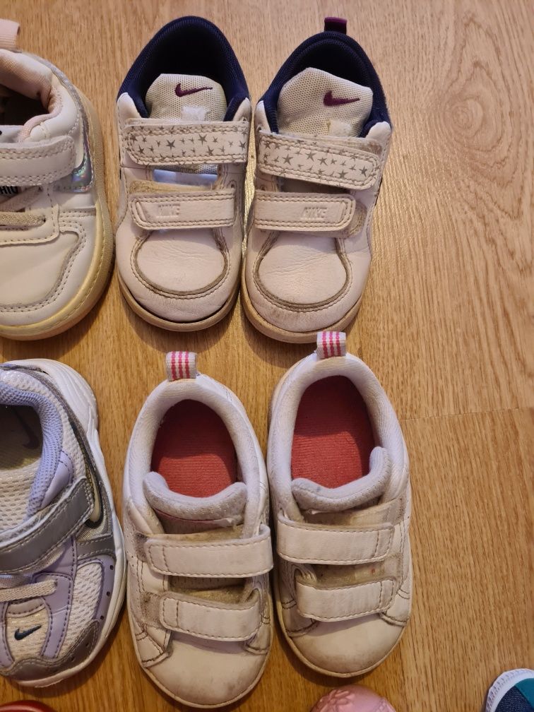 Buty dla dziewczynek.