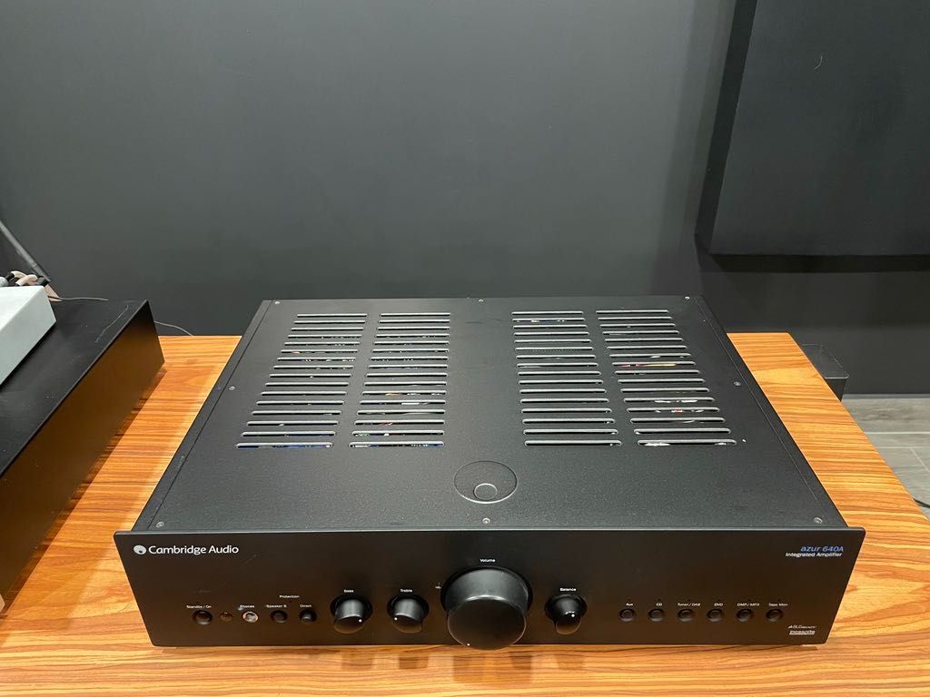 Cambridge Audio 640 Azur V2 - wzmacniacz zintegrowany.