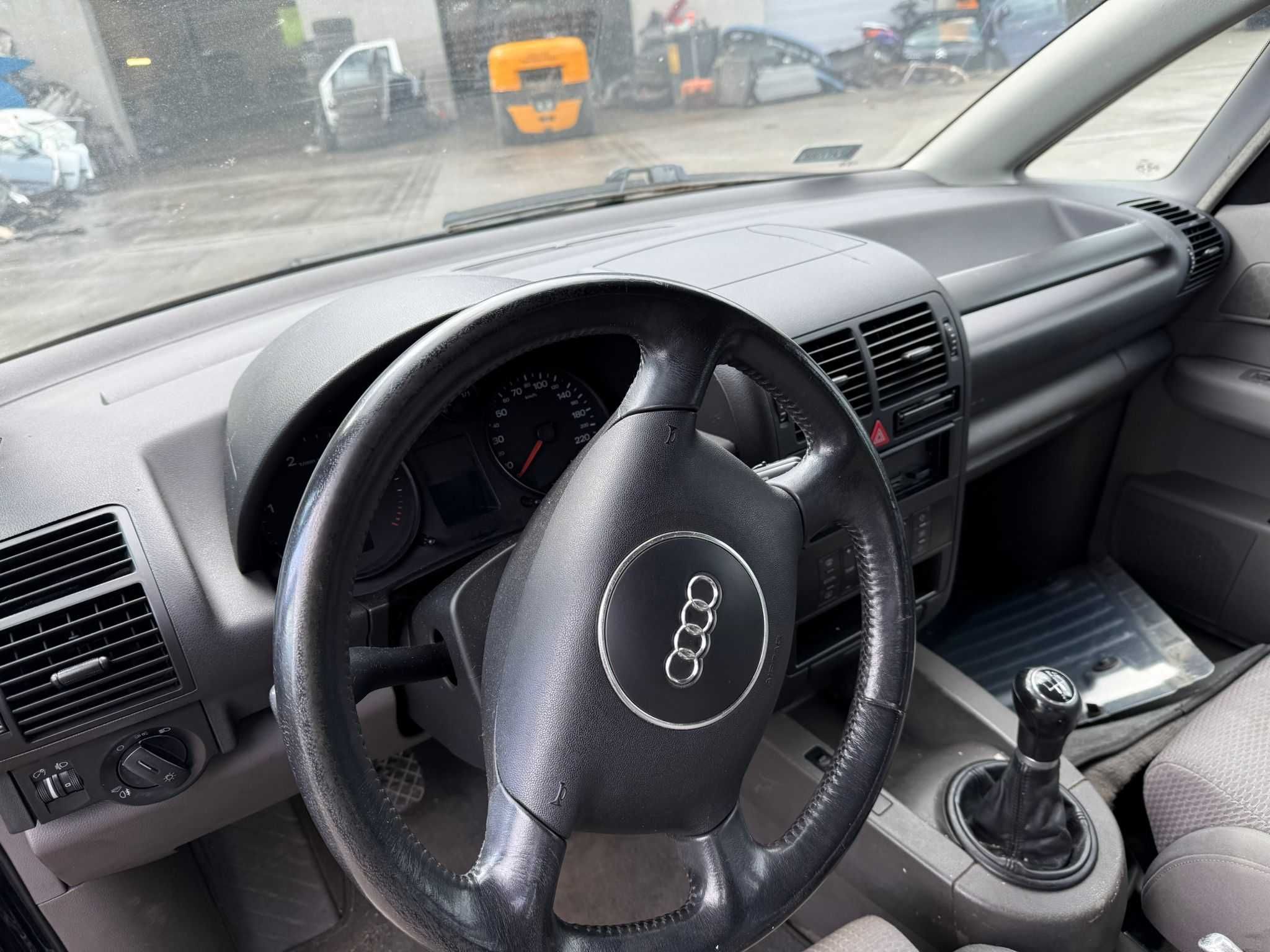 Na części drzwi przednie/tylnie / maska audi a2 1.4tdi LZ5Q