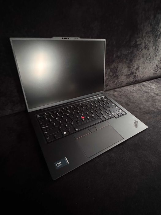 ThinkPad Lenovo ThinkPad X1 Carbon 12 Gen 11 Pro. 32 MB. 1 TB