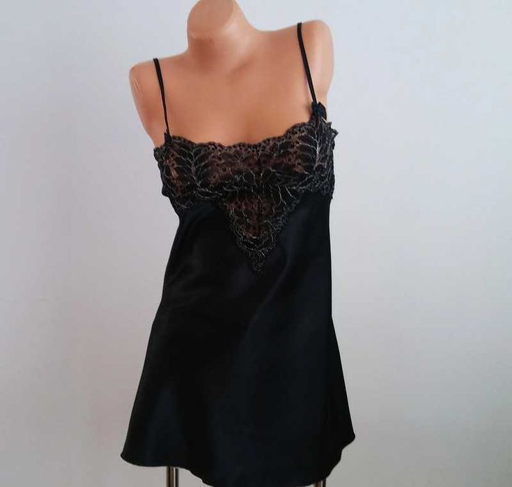 Zestaw ubrań damskich. Czarny rozmiar M