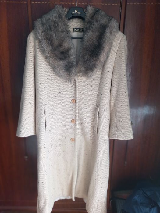Casaco branco com pelos