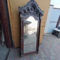 Зеркало старинное, с дверкой и полками внутри, высотой 1,85м