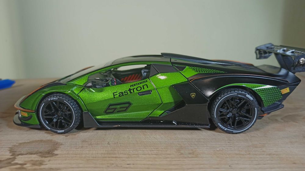 Lamborghini Essenza SCV12 Машинка 1:24 Зелений Розмір Jada