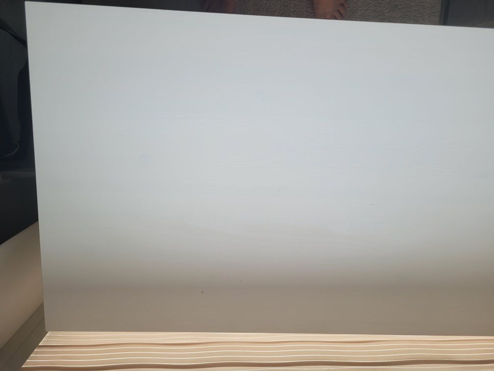 IKEA biurko biale.