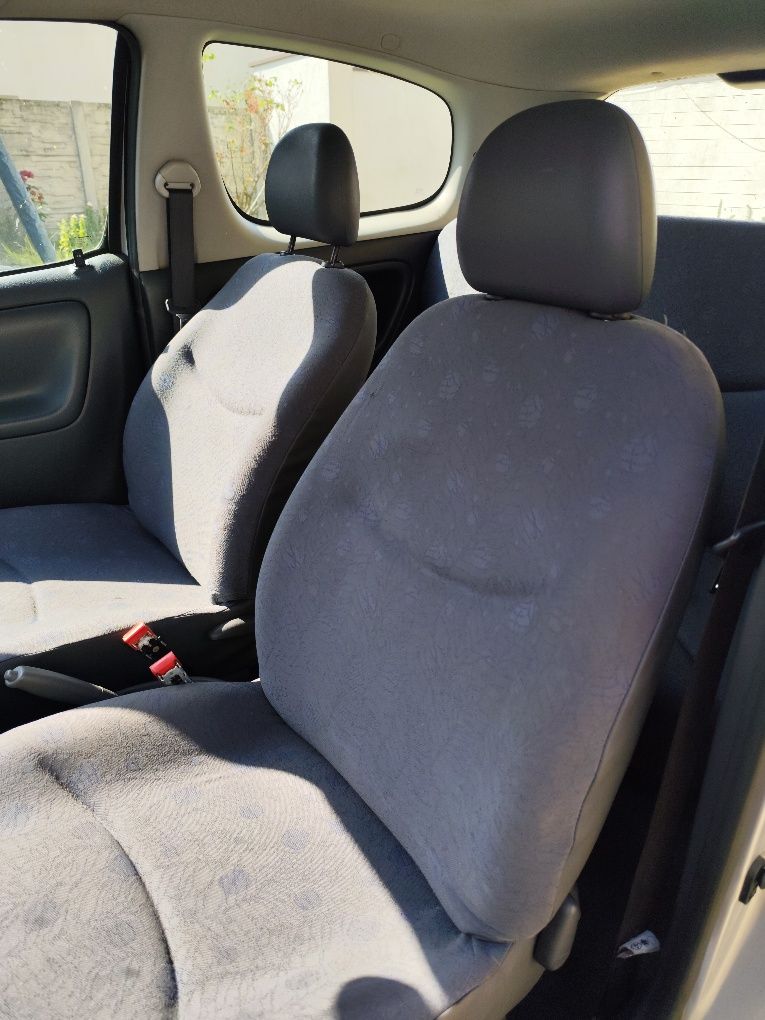 Sprzedam Toyotę Yaris 1.0 benzyna