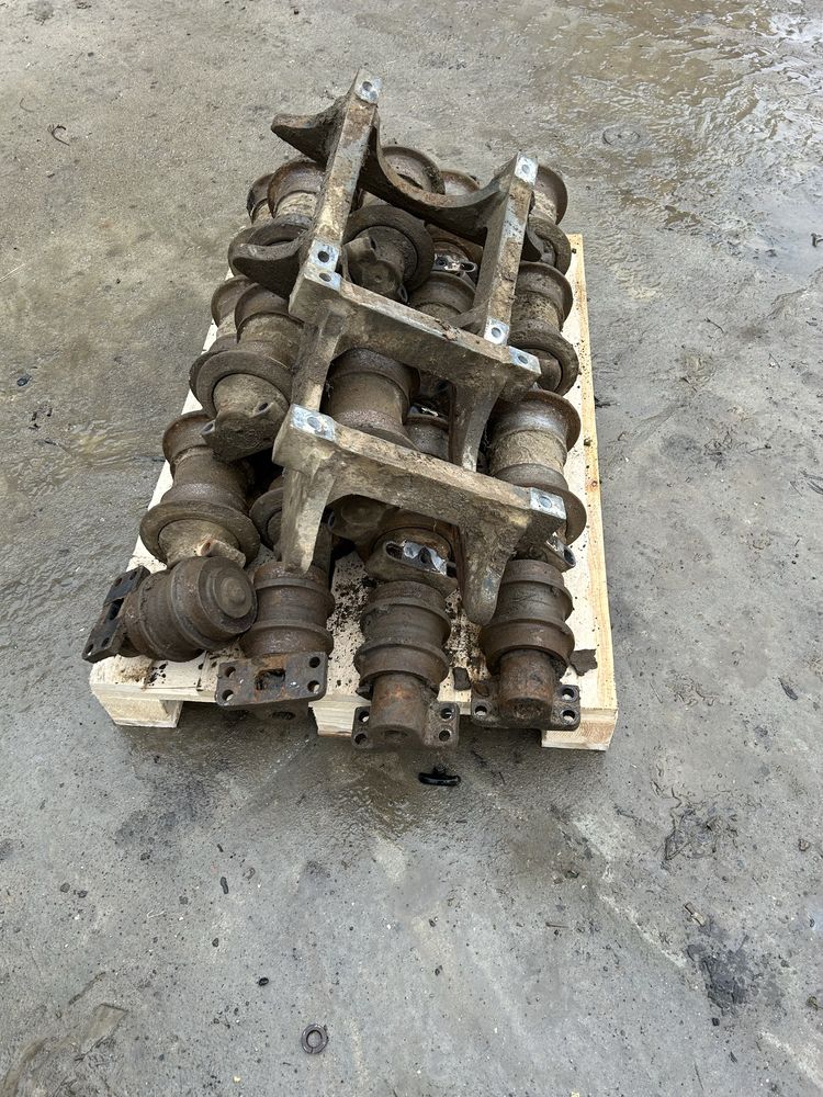 Rolki jezdne liebherr R906 cały komplet