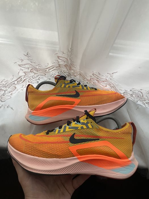 Спортивные кроссовки Nike Zoom Fly 4