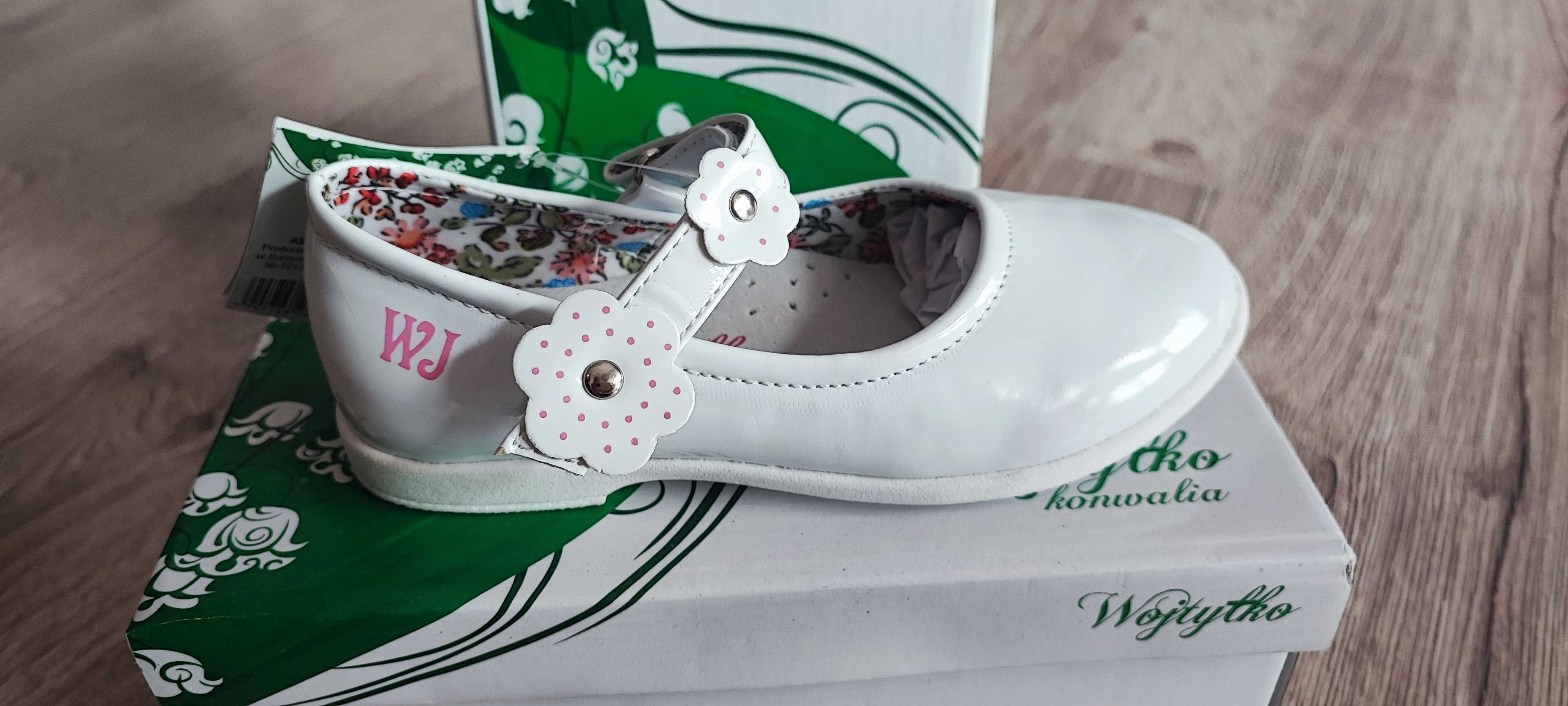 Buty, pantofelki białe lakierowane Wojtyłko r.29