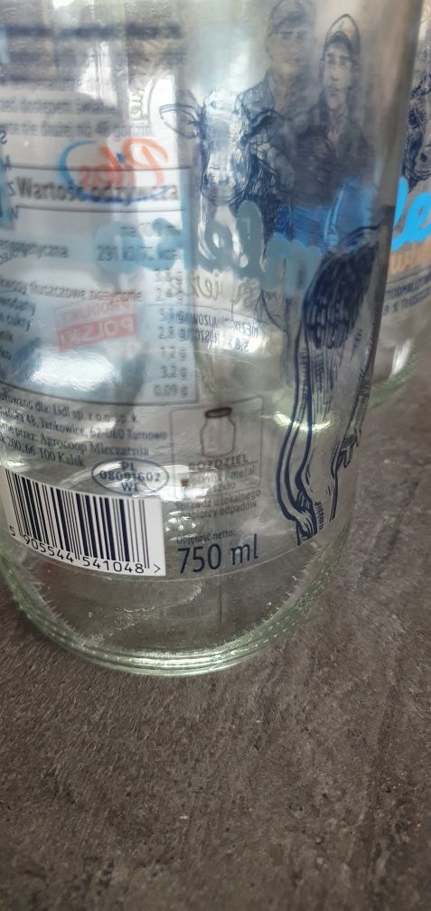 Butelki szklane na soki z zakrętkami o pojemności 750ml