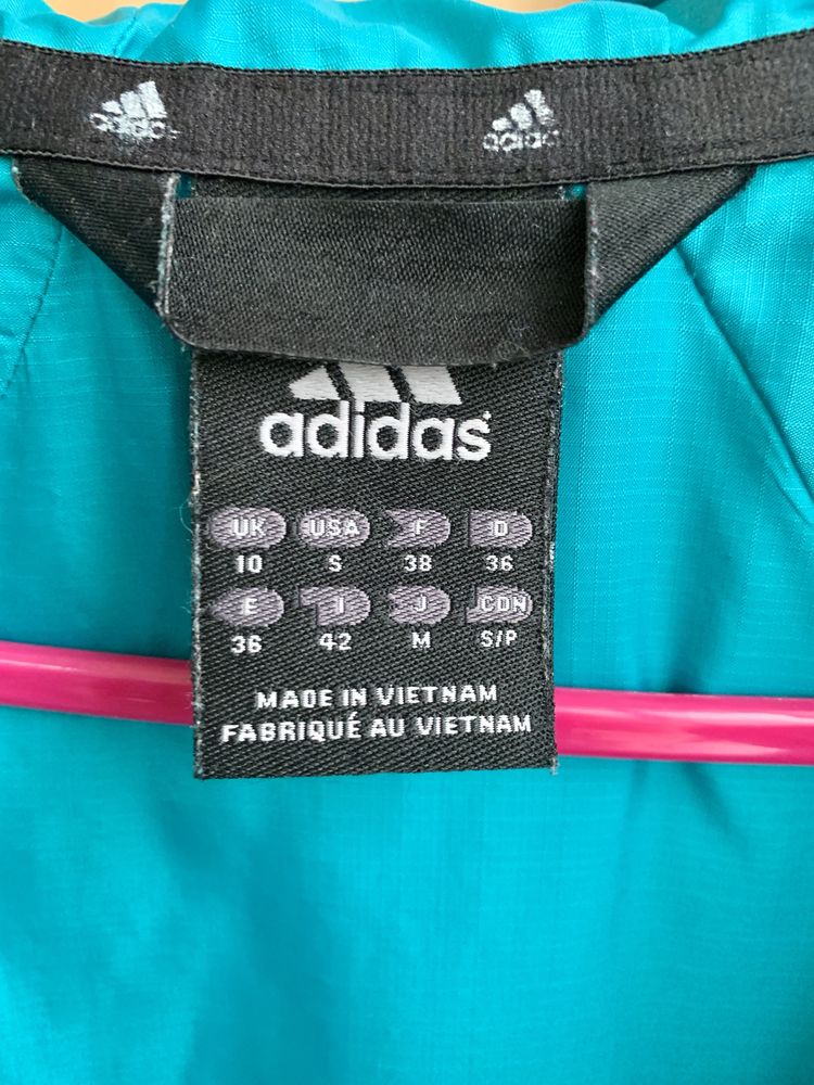 Курточка adidas розмір M