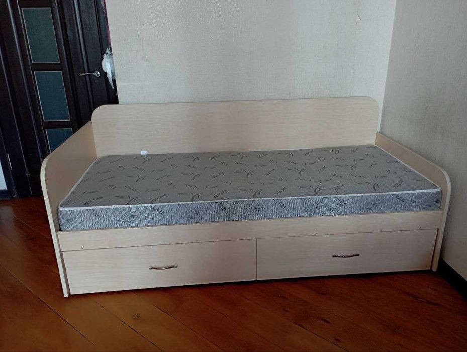 Односпальне ліжко в гарному стані