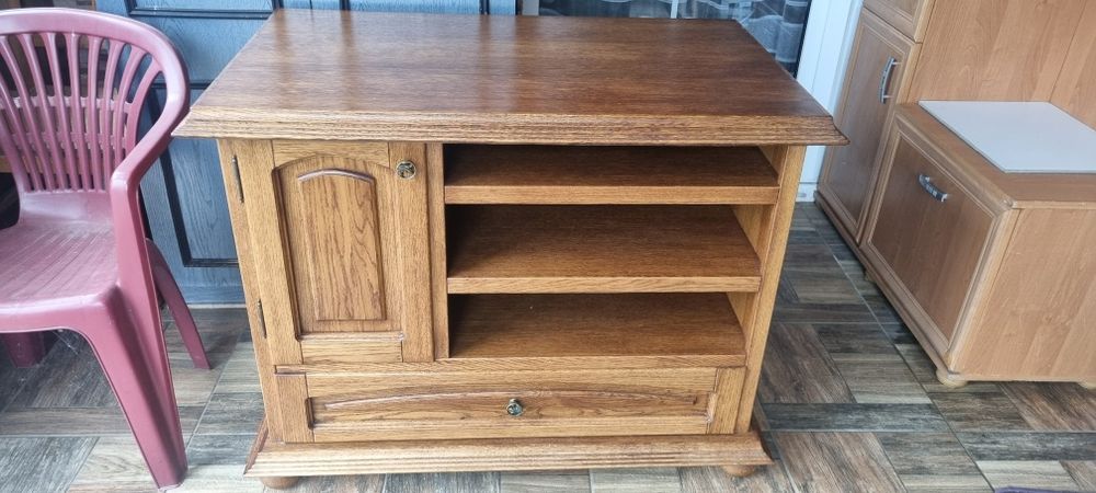 Sprzedam komodę dębową.