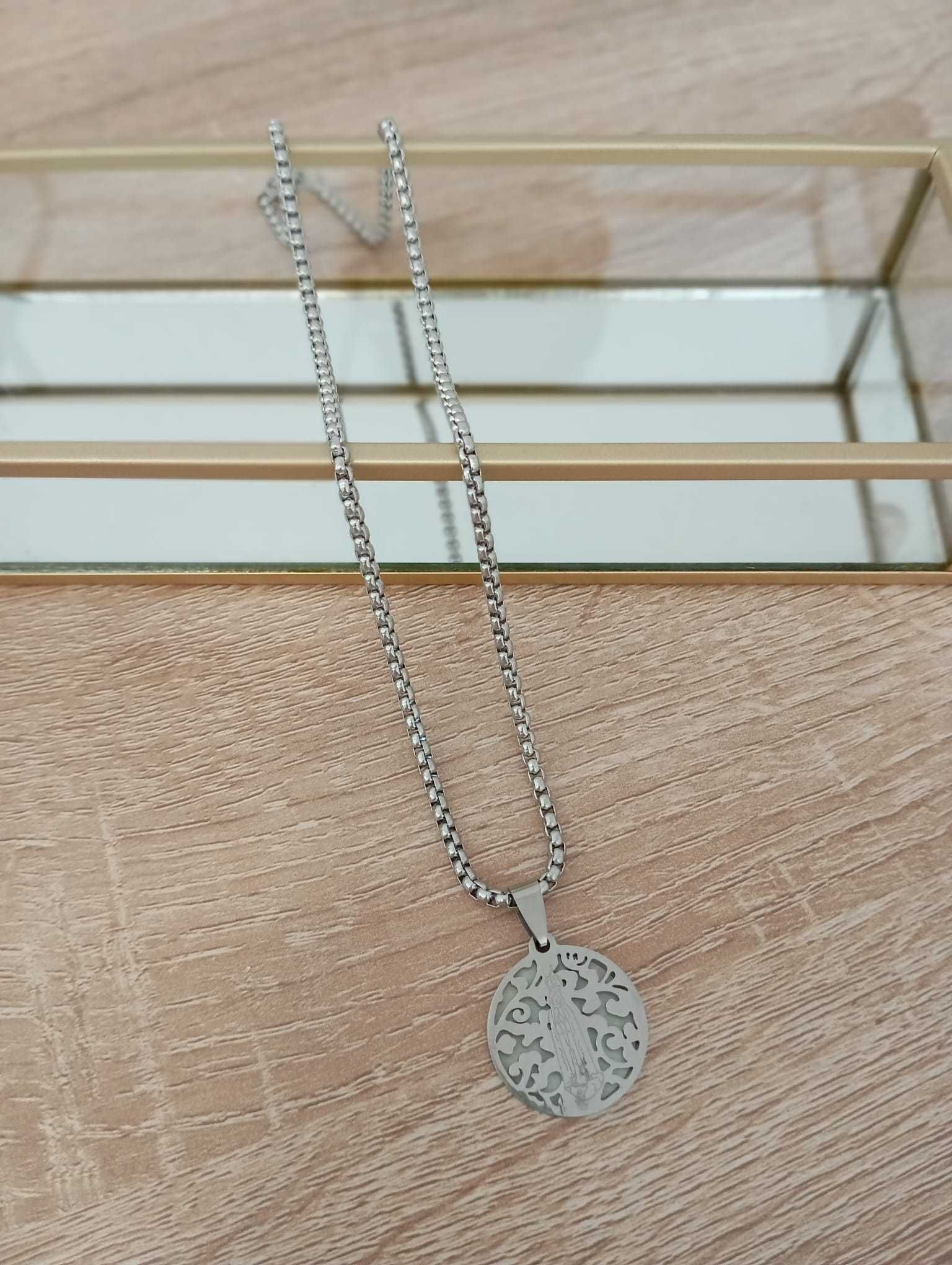 Fio em Aço com pendente de Santa