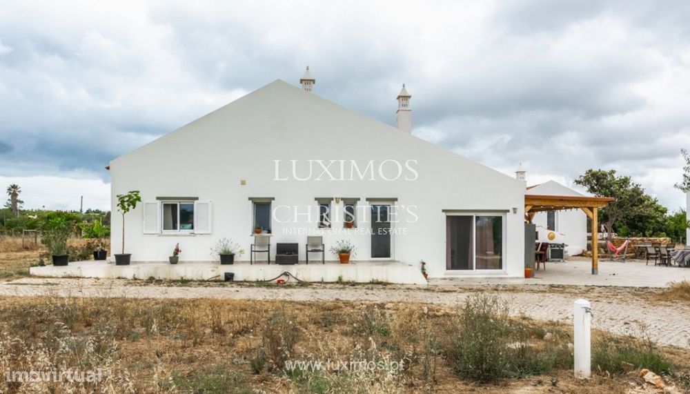 Propriedade com moradia V6 para venda na Luz, Algarve