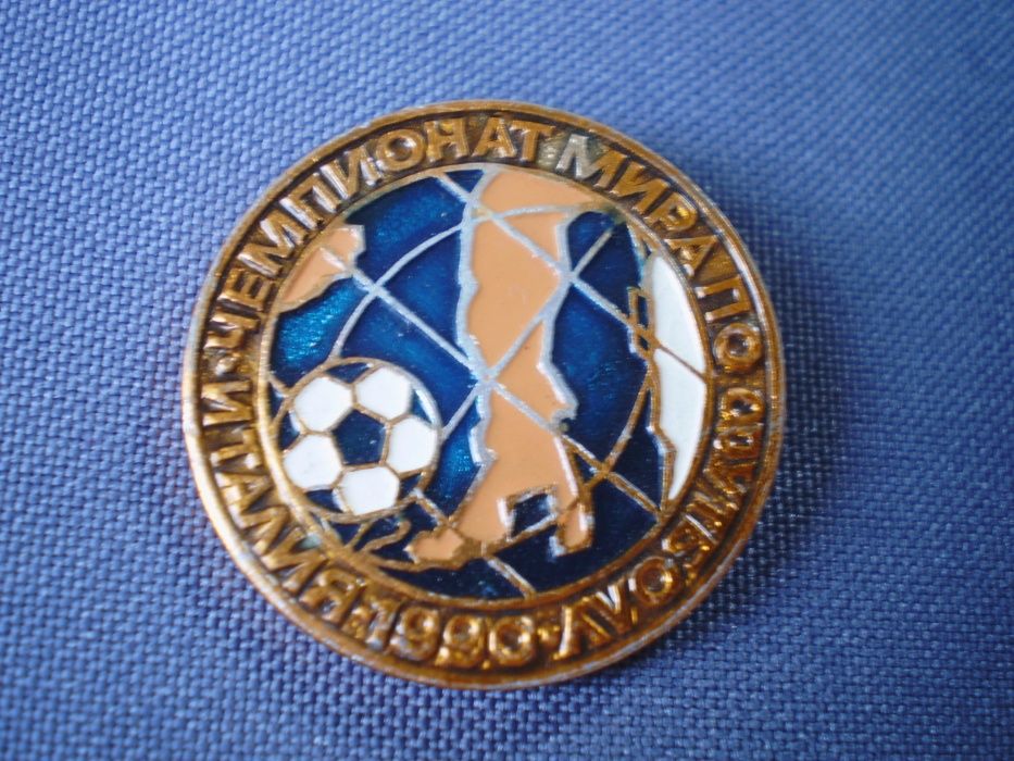 Италия 90/Italia 90, значок/футбол