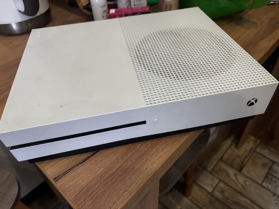 Xbox one S.