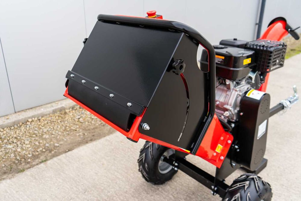 Rębak spalinowy REMET RB-100 == rozdrabniacz do ogrodu sadu