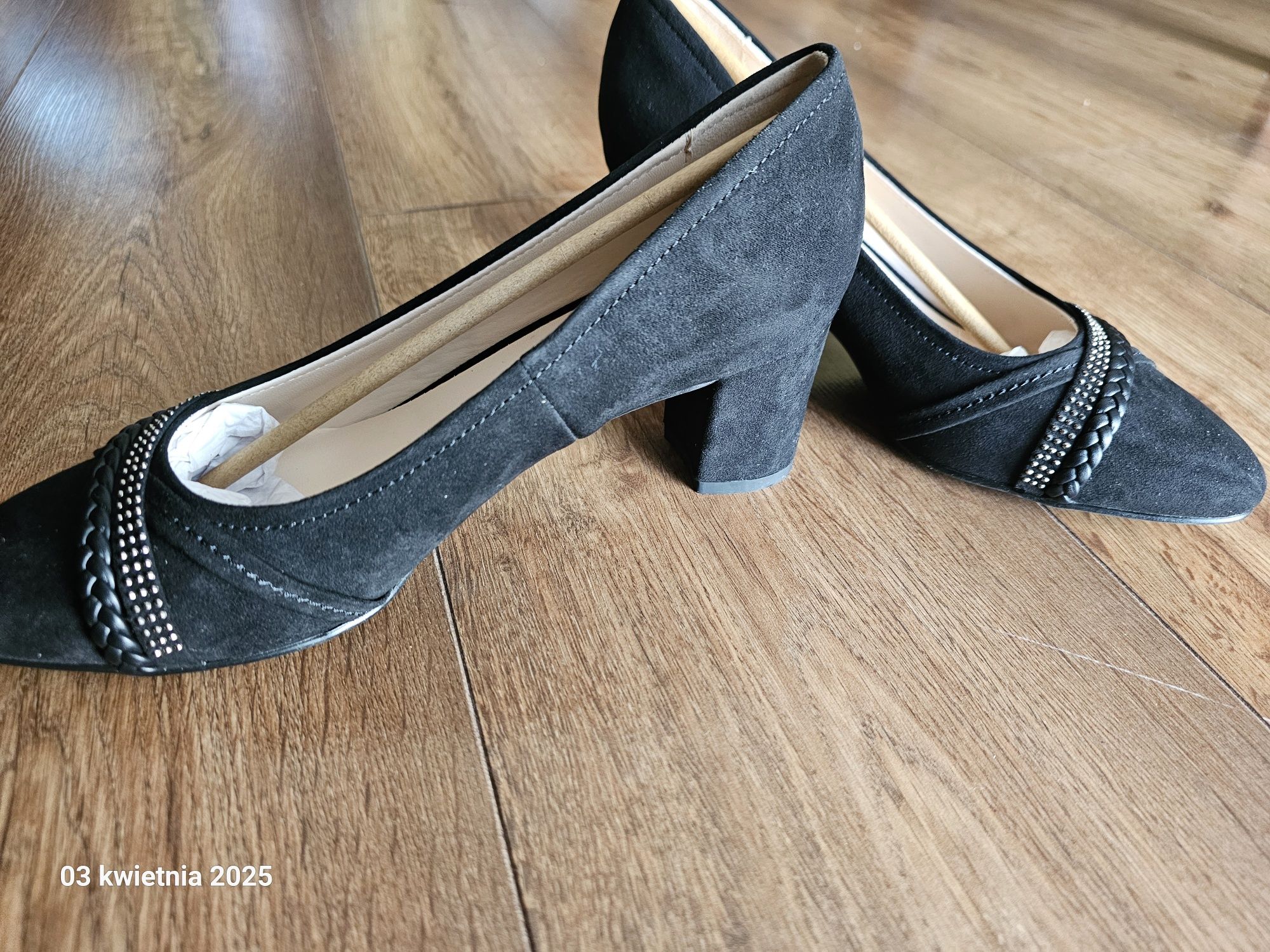 Nowe buty zamszowe rozmiar 40