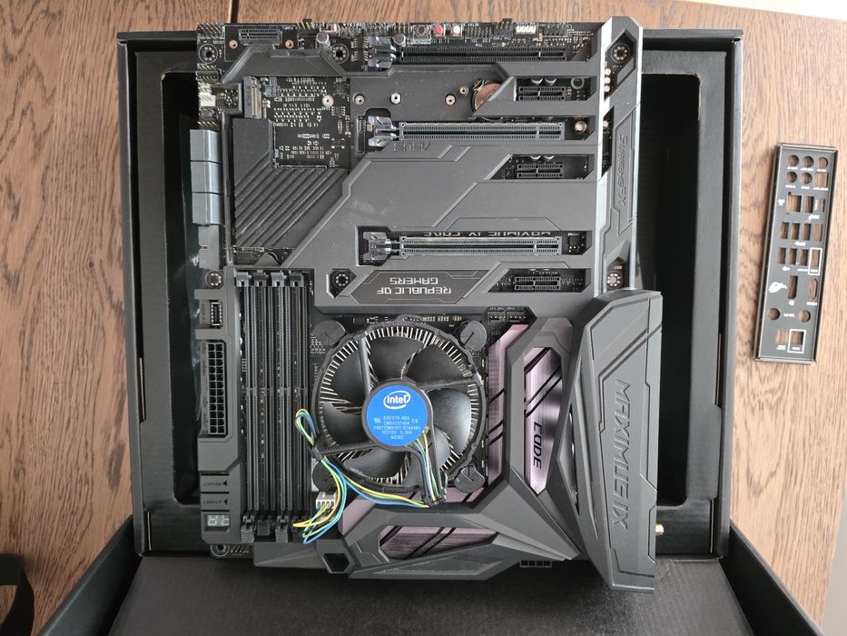 Motherboard Asuz z270 maximus IX code + cpu i5 7600k