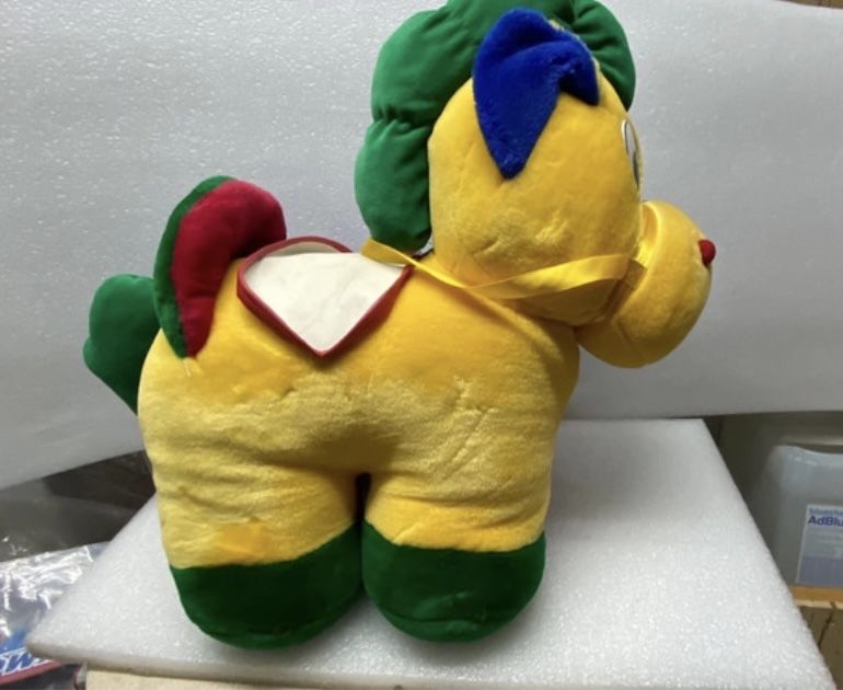 Cavalinho de montar em peluche