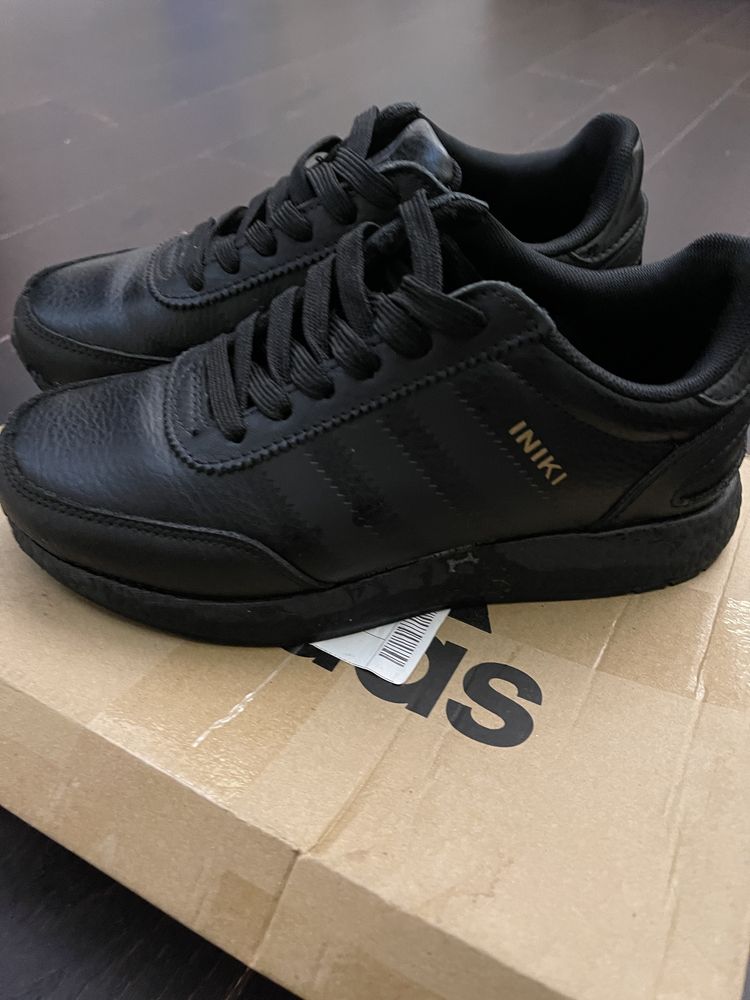 Adidas кросівки оригінал 37 р нові