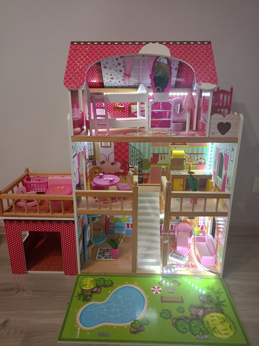Domek drewniany dla lalek