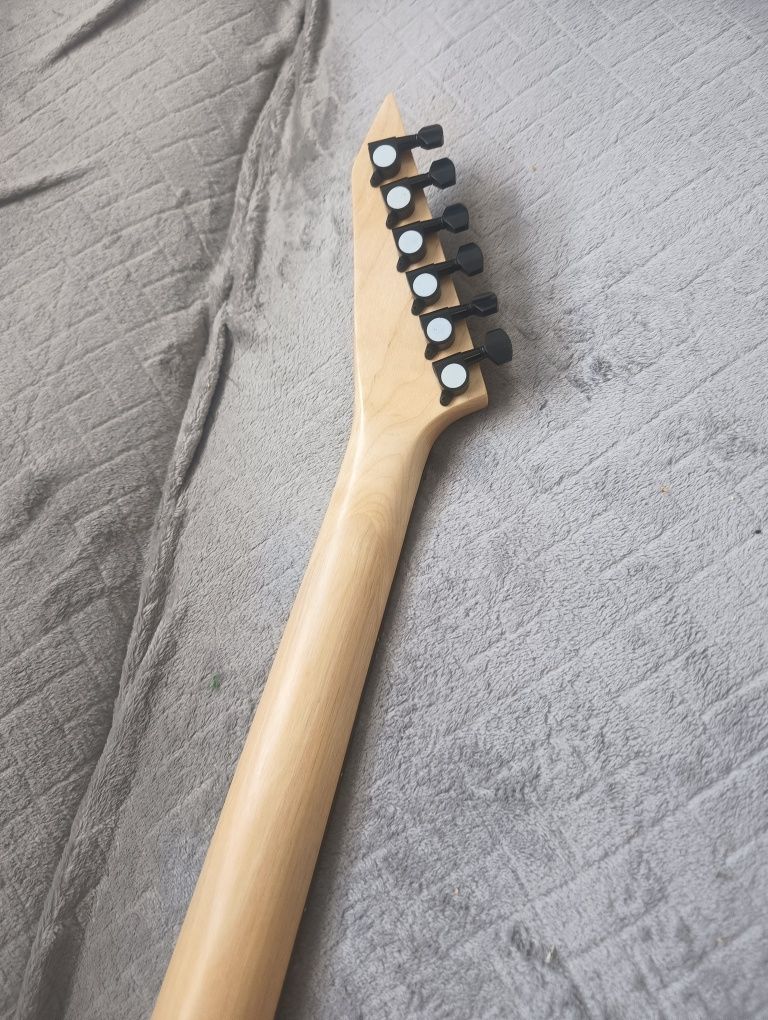 Gitara elektryczna typu flying v, RR, V-ka czarna