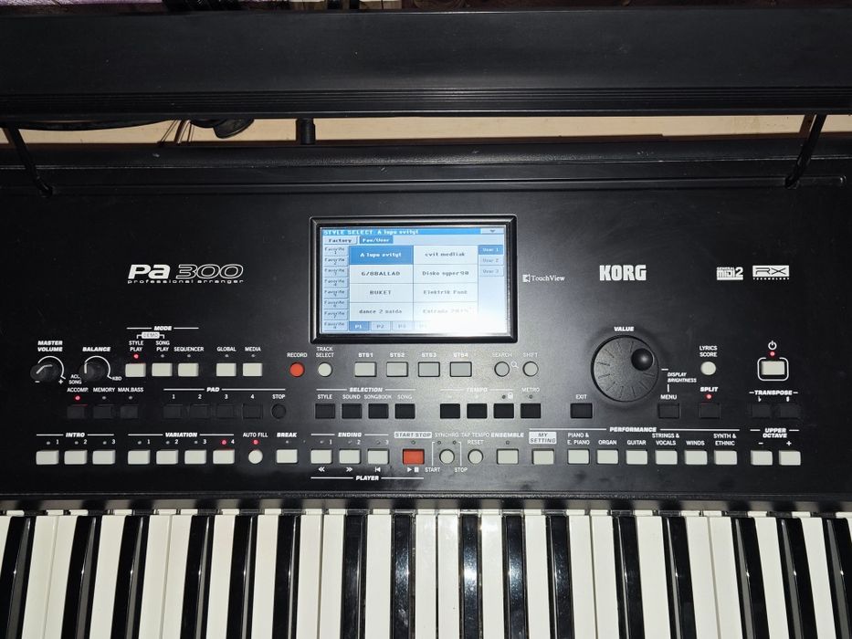 Синтезатор Korg PA 300