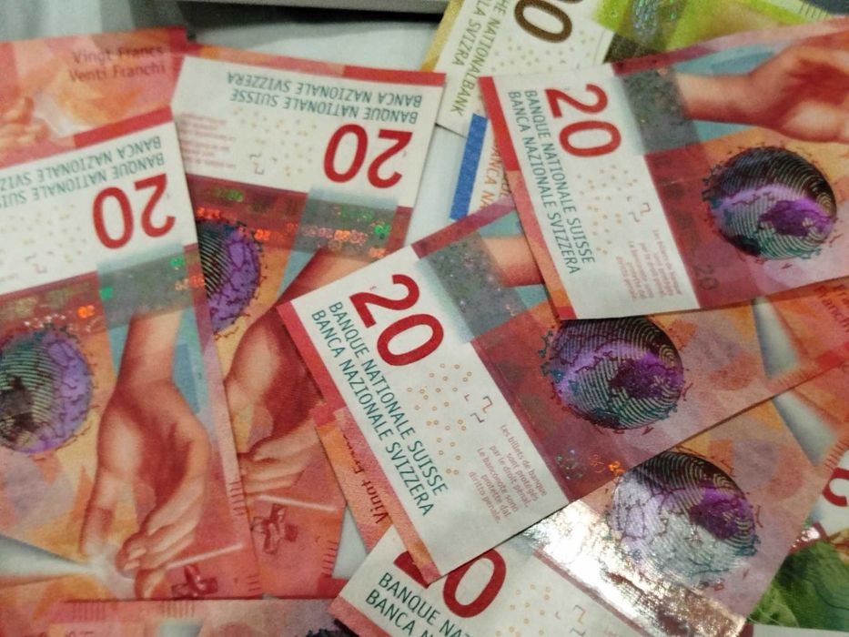 Купюри 10,20,50,100,200 франків Швейцарії Боны Швейцарские франки CHF