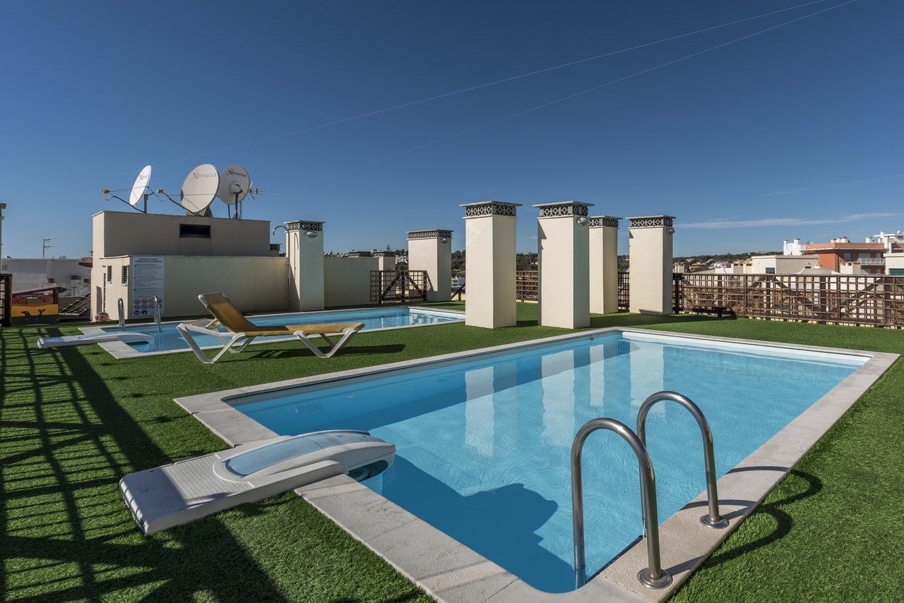 Apart T1 A. de Pêra com piscinas terraço