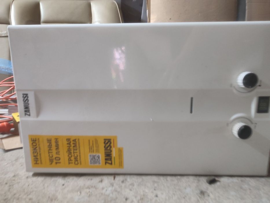 Продам газ колонку Zanussi