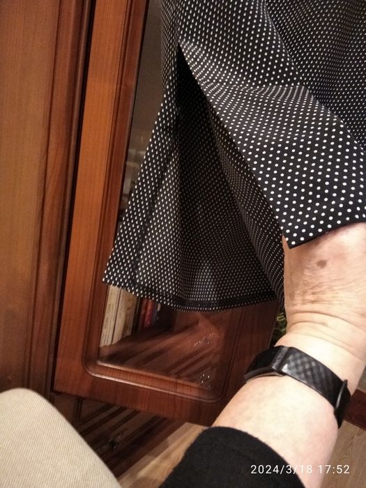 Spódnica czarna w białe kropki r. 44