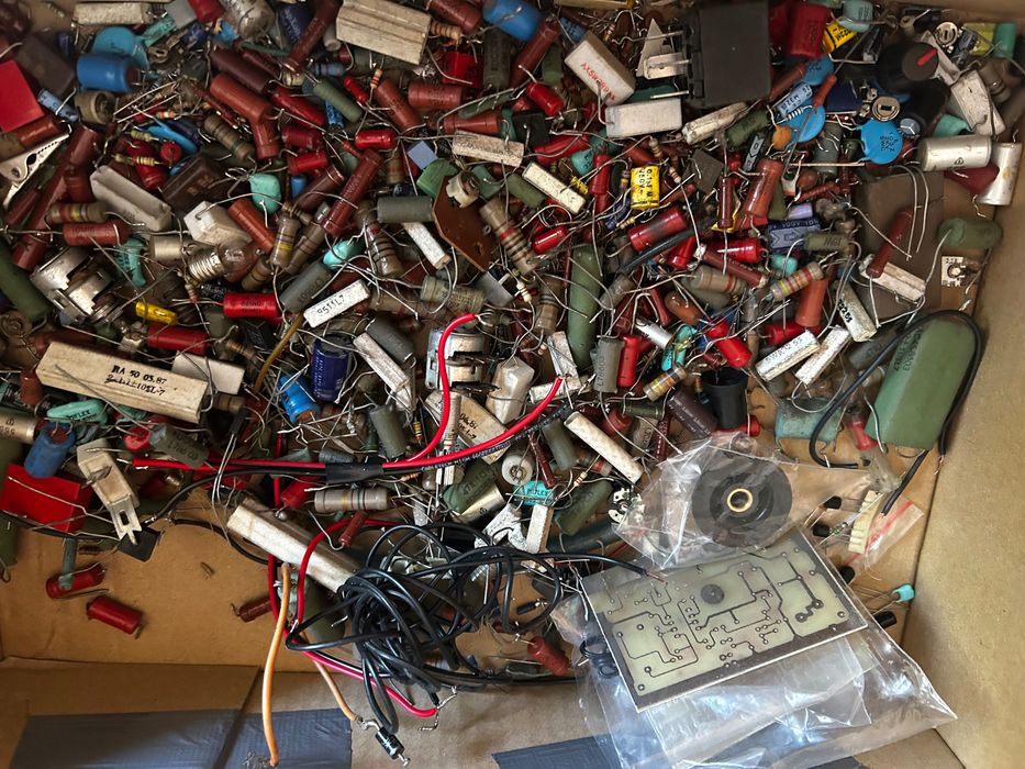 Cześci elektroniczne tranzystory, rezystory, kondensatory i inne.