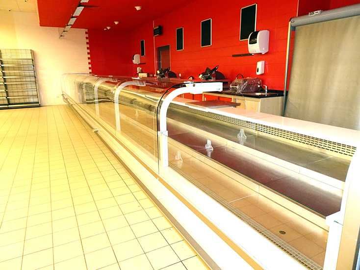 Wyprzedaż pod zdanie lokalu – super cena za wyposażenie sklepu spożyw.