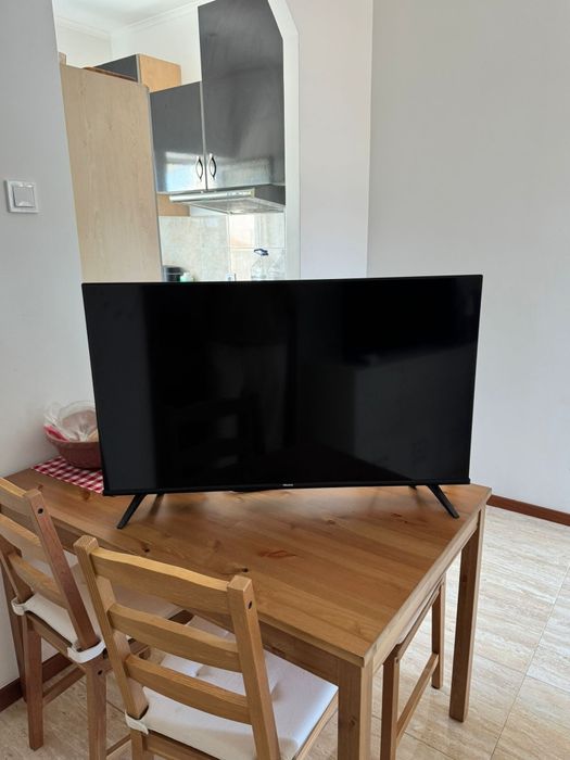 TV Hisense 40" com 1 ano de uso