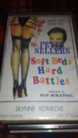 Soft Beds, Hard Battles - komedia z Peterem Sellersem - VHS