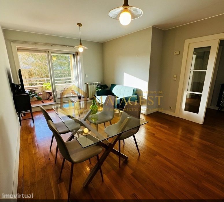 Apartamento T1 com Varanda e Lugar de Garagem na Foz do Douro