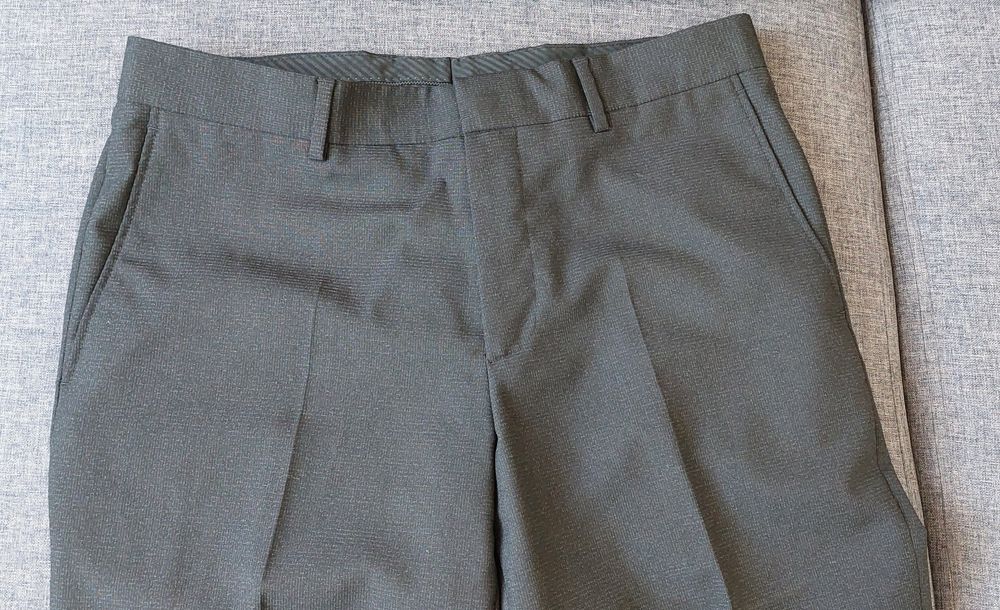 Spodnie s.Oliver eleganckie czarne ze srebrną nitką slim r.M