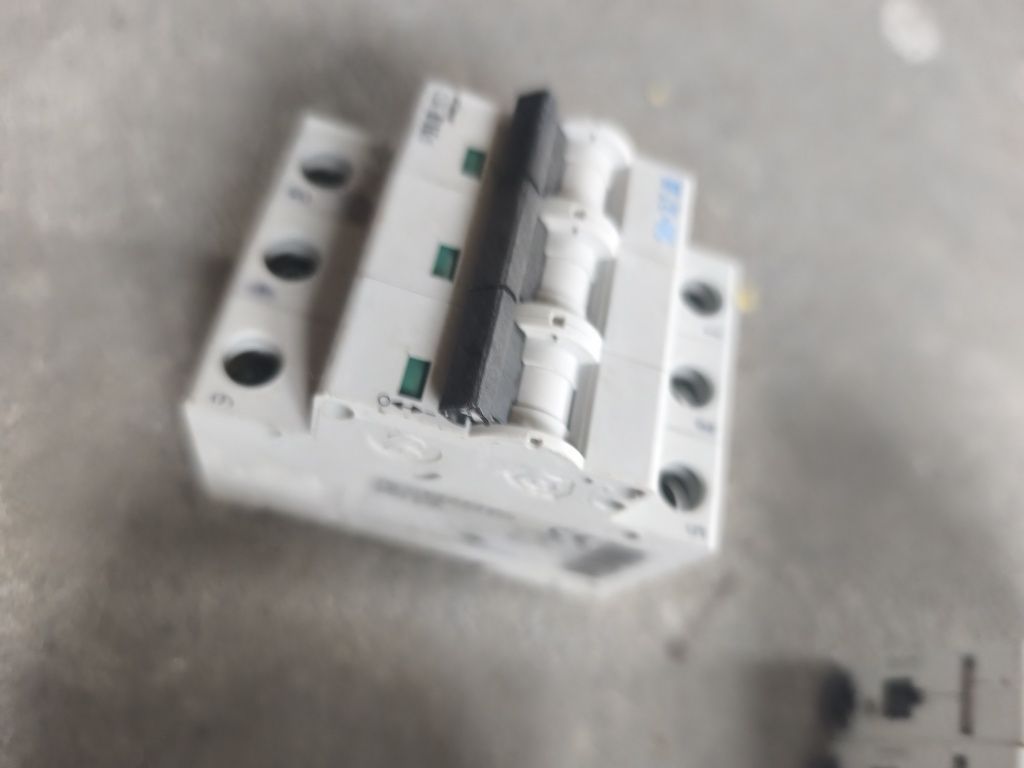 Wyłącznik nadprądowy EATON CLS6-B40/3 CLS6-B40/3-DP B40 40A

Wyłącznik