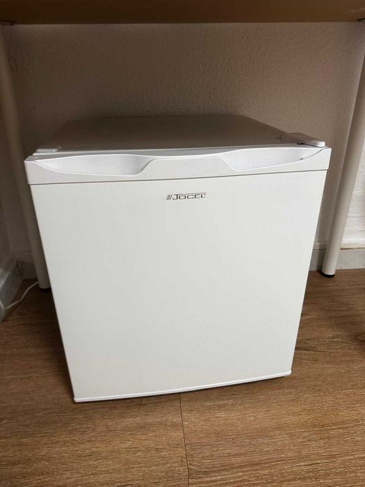 Frigorífico JOCEL JF46 Estático - 53.2 cm - 46 L - Branco