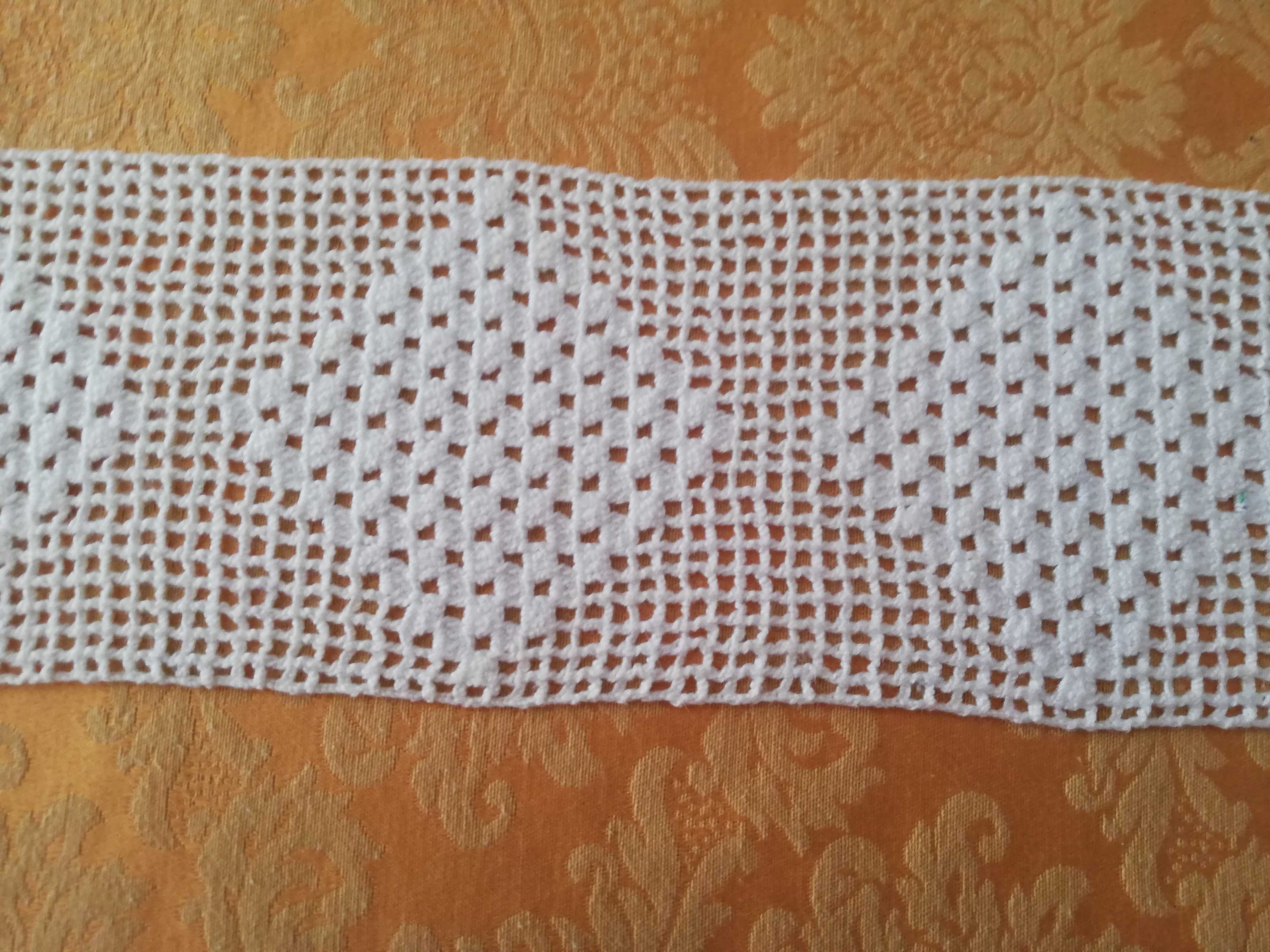 Renda em crochet manual, 12 quadrados e 1 entremeio