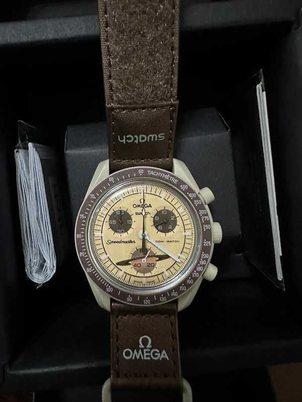 Omega x Swatch SO33T100 Saturn - Kosmiczny model z Titanu