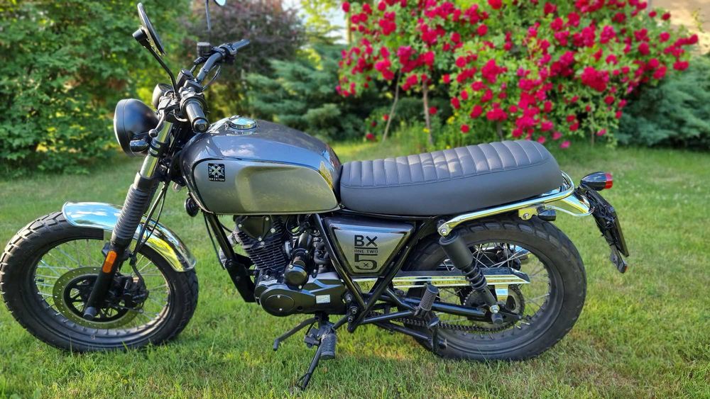 Brixton BX 125, retro scrambler na kat B