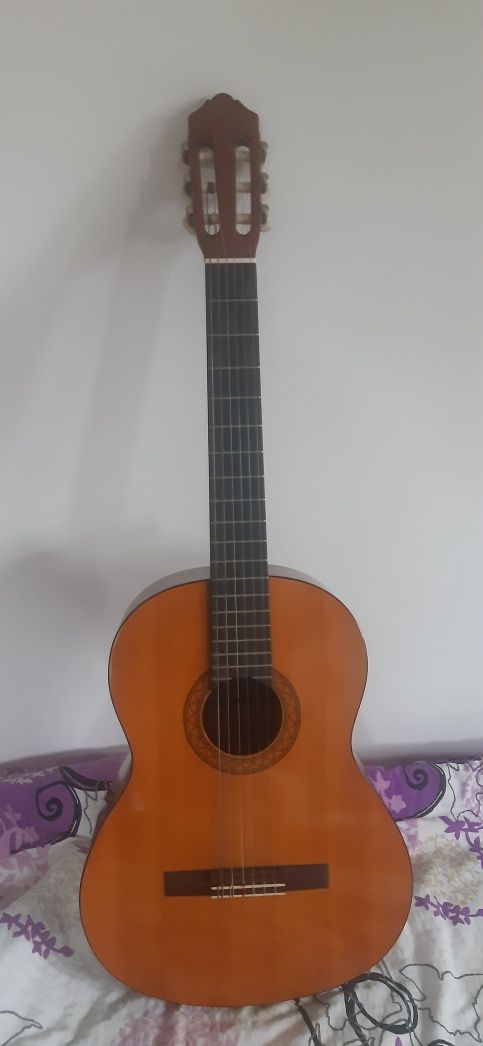 Gitara akustyczna Yamaha C40 z futerałem